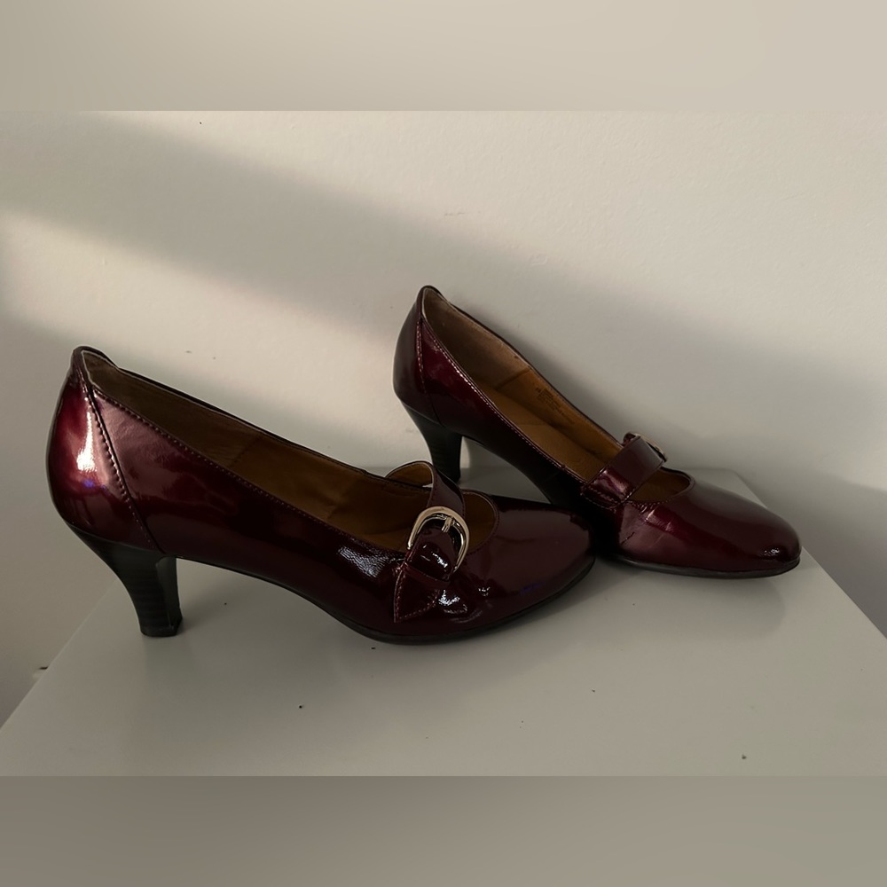 "Eüro Soft by Söfft" Women's Burgundy Mary Jane Pumps Size 8.5